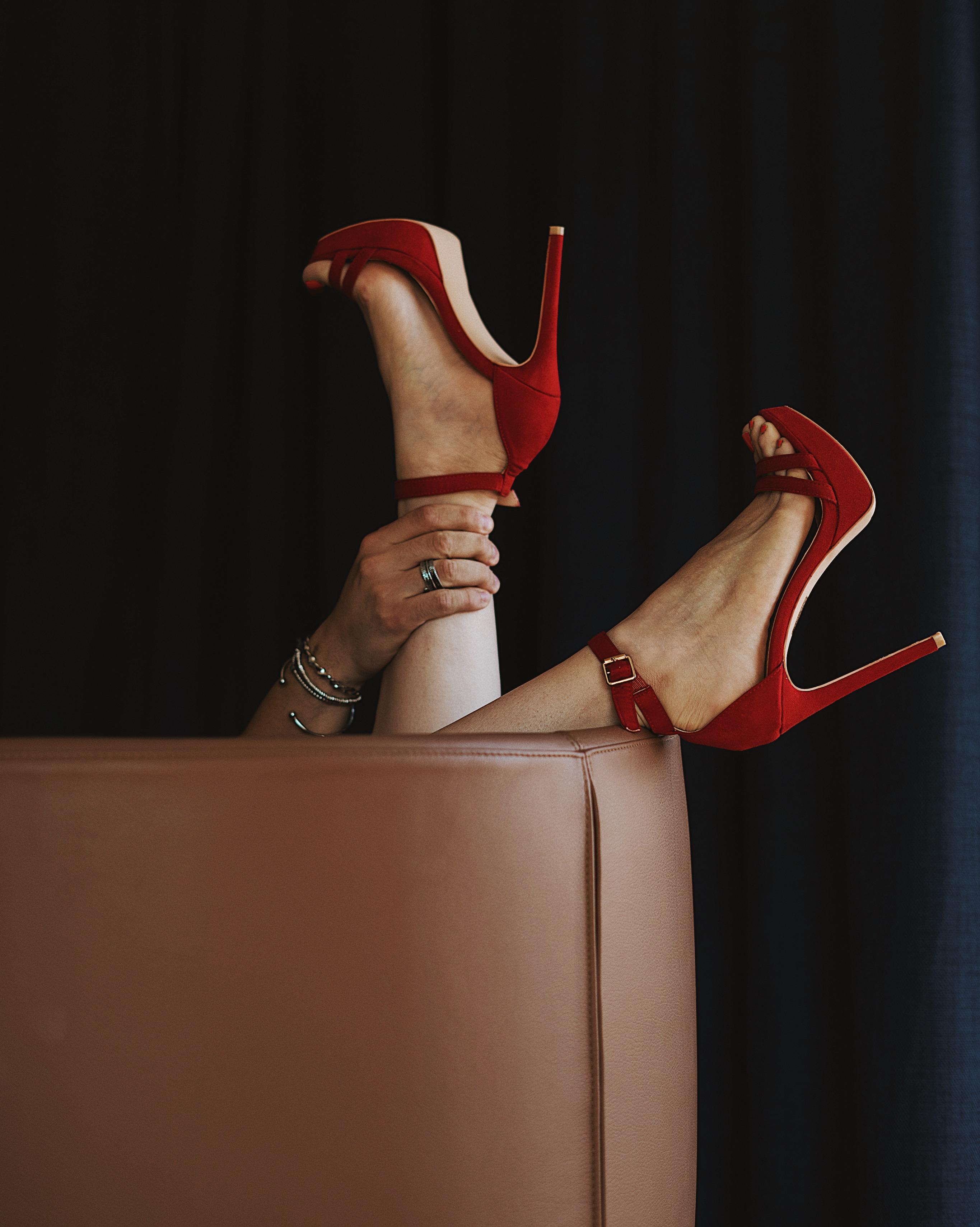 Gatsby Athens Hotel Eksteriør billede A woman wearing red high-heeled shoes