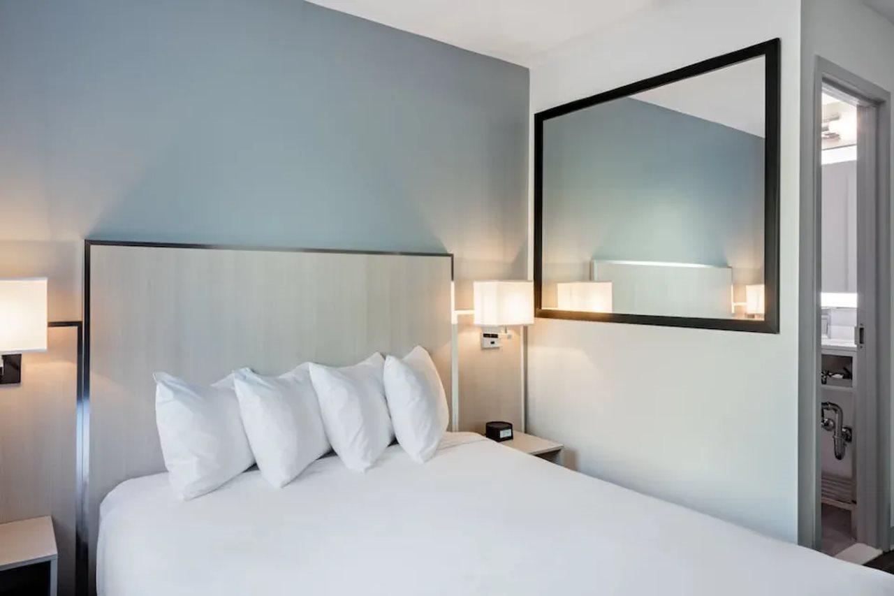 Gatsby Athens Hotel Eksteriør billede A room at the Hilton Garden Inn in San Francisco